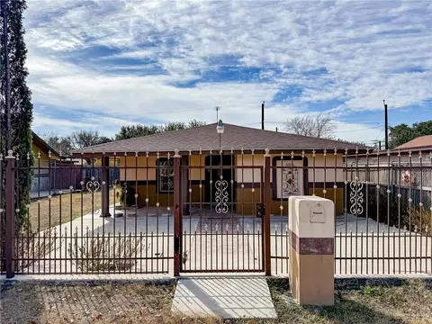 208 W Trevino St, Rio Grande City, TX 78582