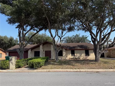 1207 S Gumwood St S, Pharr, TX 78577