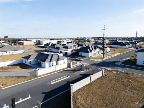 1821 S Queen St, Edinburg, TX 78539