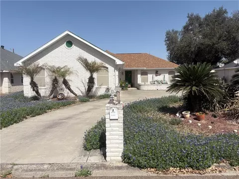 7412 Golf Dr, Mission, TX 78572