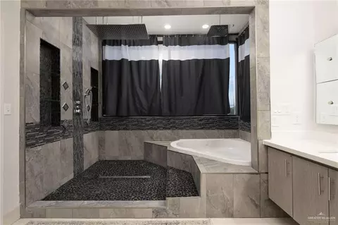 Bath - 801 E Azucar Ave, Pharr, TX 78577 photo 1 of 3