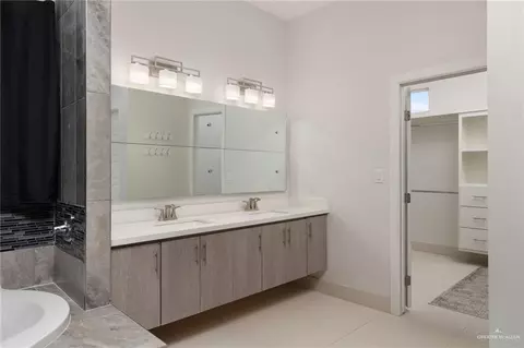 Bath - 801 E Azucar Ave, Pharr, TX 78577 photo 2 of 3