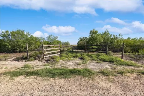 136 Paseo De La Mulada Rd, Rio Grande City, TX 78582