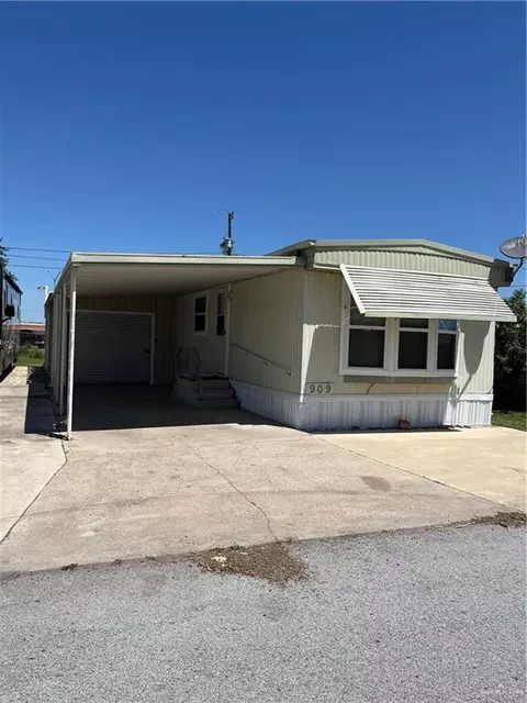 909 Tangelo Dr, La Feria, TX 78559