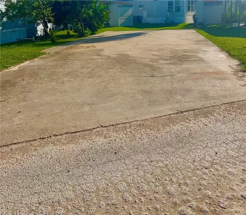751 E Clam Cir, Port Isabel, TX 78578
