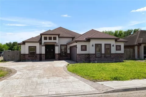 1327 Royal Palm St, Alamo, TX 78516