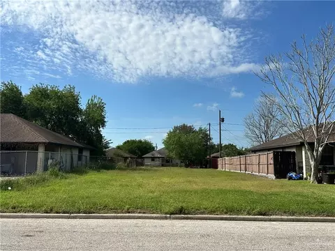 309 W 7th St, Los Fresnos, TX 78566