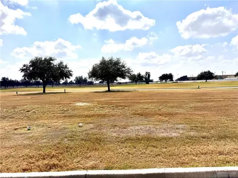 3204 Fairway Dr, Edinburg, TX 78542