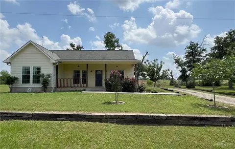 119 Cherokee Cir, Smithville, TX 78957