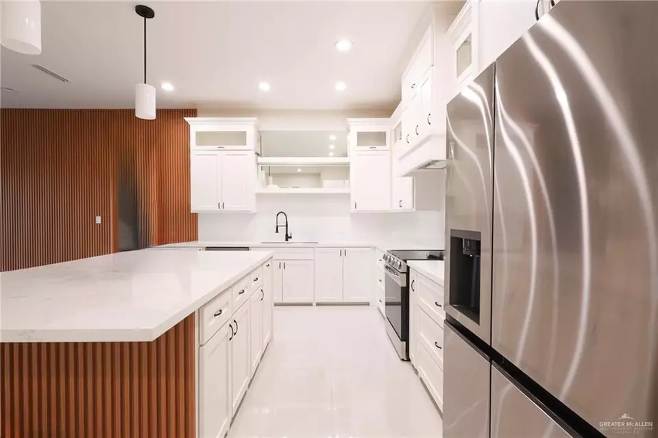 Kitchen - 2320 N Gaytan Ave N, Edinburg, TX 78542 photo 4 of 8