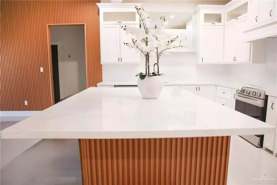 Kitchen - 2320 N Gaytan Ave N, Edinburg, TX 78542 photo 8 of 8