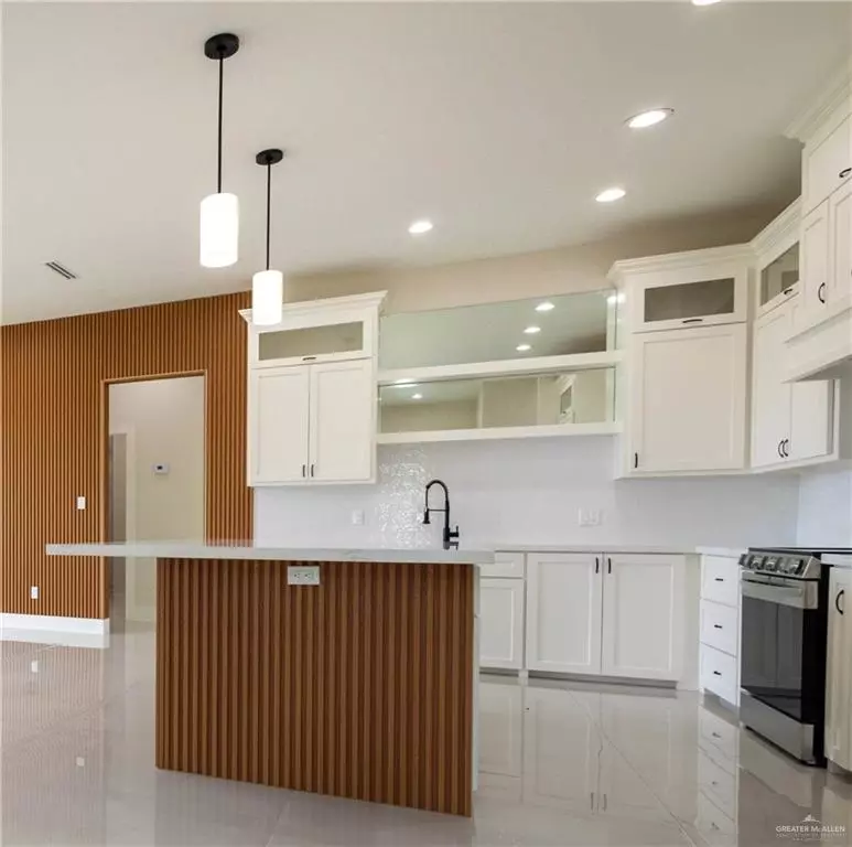 Kitchen - 2320 N Gaytan Ave N, Edinburg, TX 78542 photo 1 of 8