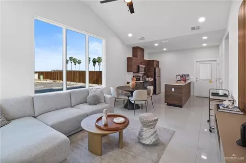 613 Coves Ln #3, Weslaco, TX 78596