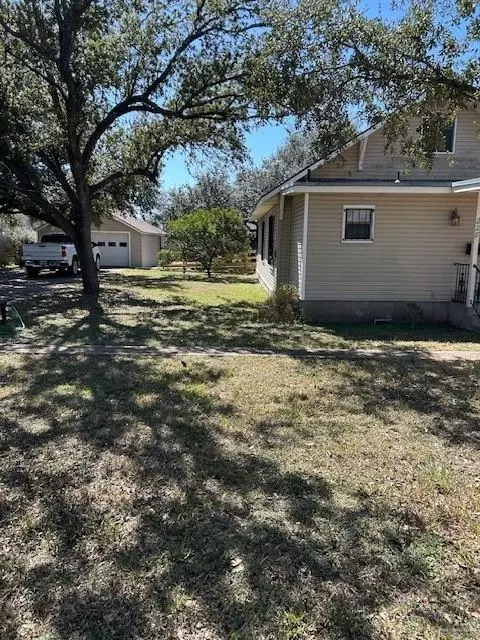 228 E Wood Ave, Raymondville, TX 78580