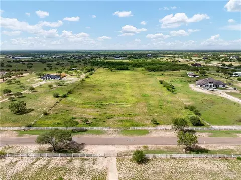 21009 Los Venados Dr, Edinburg, TX 78542