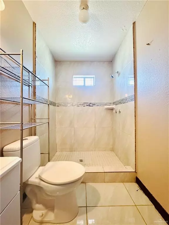 Bath - 424 Hawk St, Sullivan City, TX 78595 photo 3 of 4