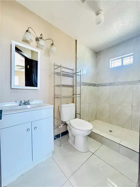 Bath - 424 Hawk St, Sullivan City, TX 78595 photo 4 of 4