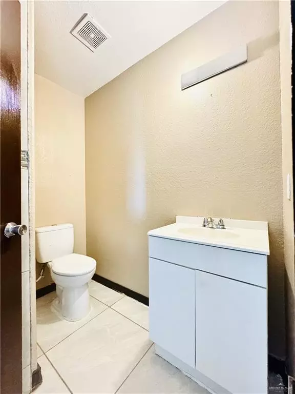 Bath - 424 Hawk St, Sullivan City, TX 78595 photo 1 of 4
