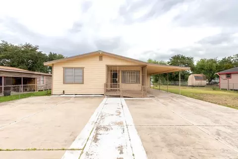 415 W Ciro Caceres St, Elsa, TX 78543
