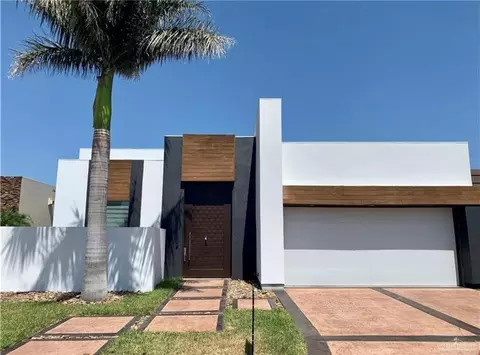 302 Grovewood Ave, Mission, TX 78572