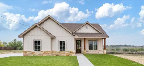 105 Other Ln, Zapata, TX 78076