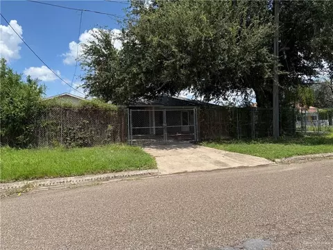 703 N 7th St, Alamo, TX 78516