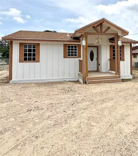 41 Rincon Rd, Escobares, TX 78584
