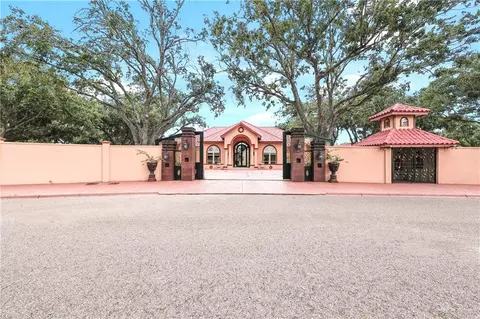 2301 Tanglewood Ln, Weslaco, TX 78596