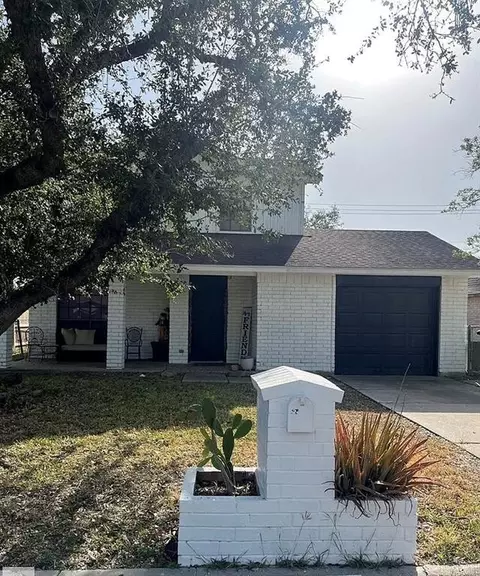 1917 River Oaks Dr, Harlingen, TX 78552