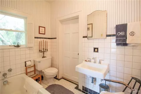 Bath - 801 S River Rd, Donna, TX 78537 photo 2 of 3