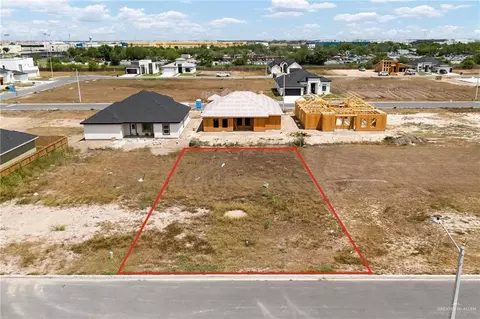 305 N 30th St, Hidalgo, TX 78557