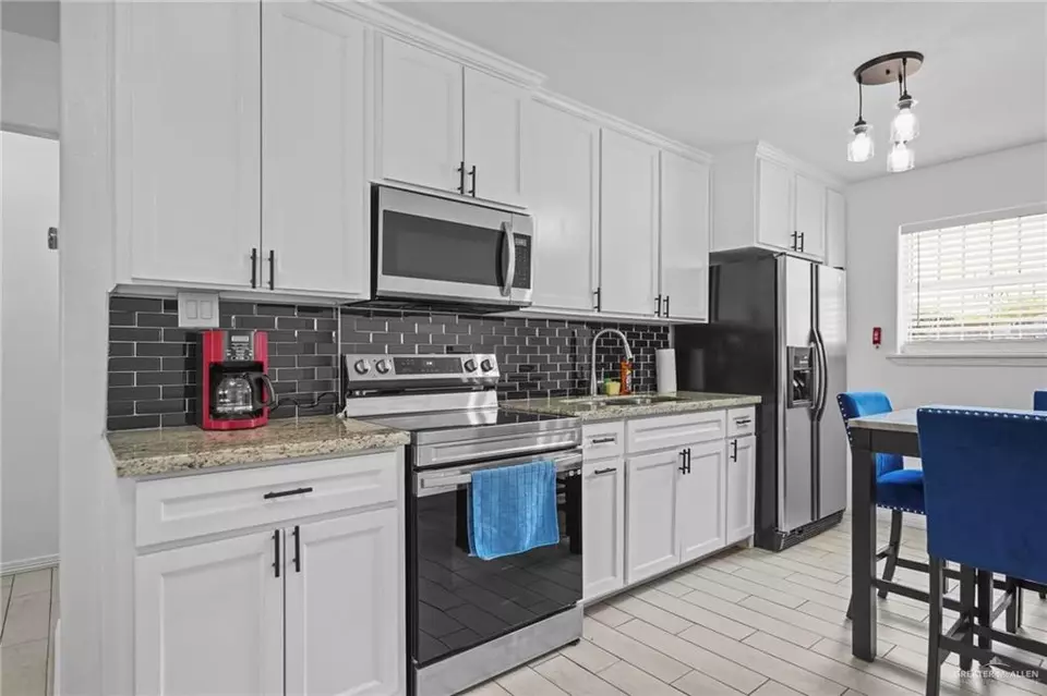 Kitchen - 924 W Garner St, Edinburg, TX 78541 photo 2 of 2