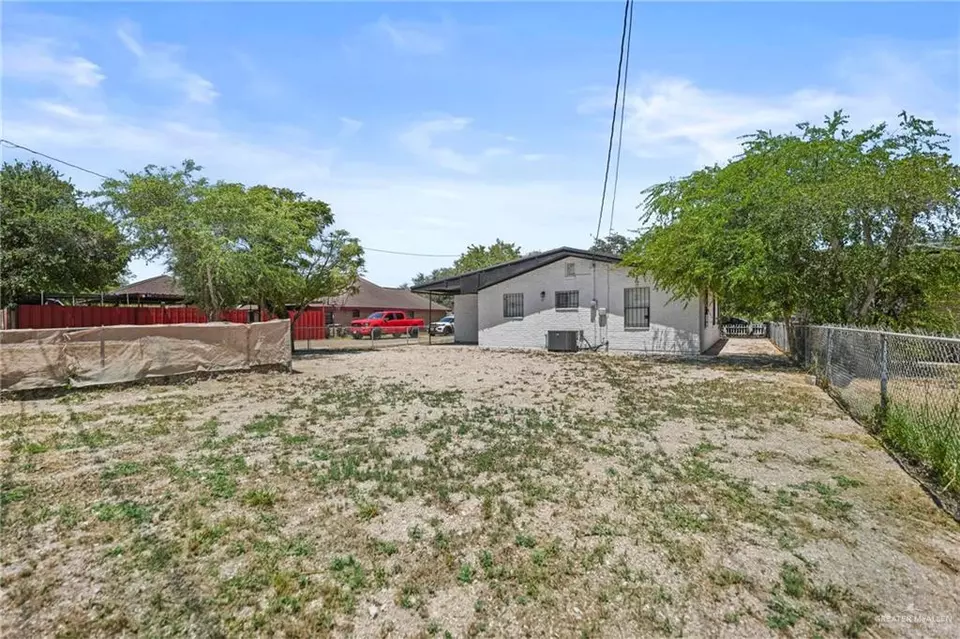 Exterior - 924 W Garner St, Edinburg, TX 78541 photo 6 of 7