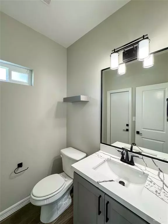 Bath - 3807 Crimson St, Mission, TX 78574 photo 6 of 8
