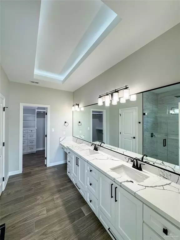 Bath - 3807 Crimson St, Mission, TX 78574 photo 2 of 8