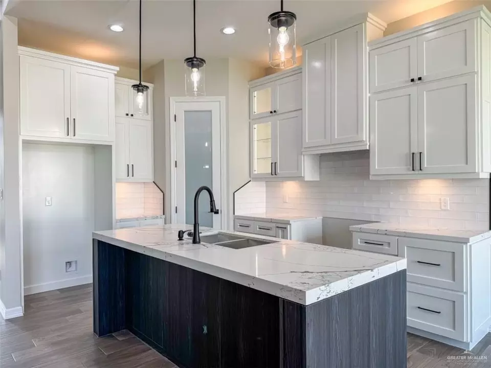 Kitchen - 3807 Crimson St, Mission, TX 78574 photo 5 of 7