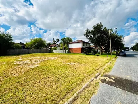 914 E 13th St, Weslaco, TX 75899
