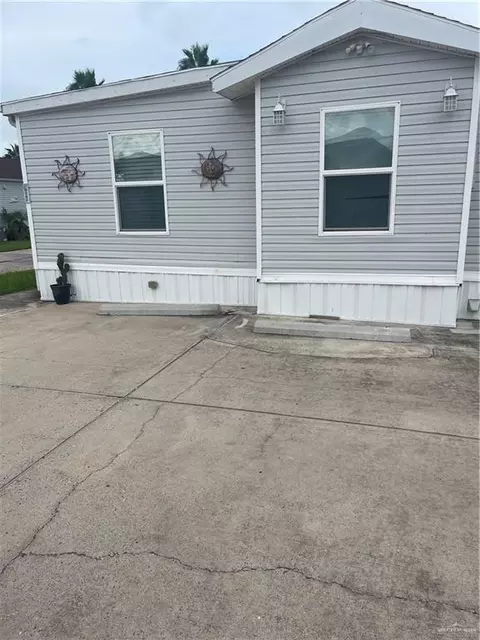 507 W Clam Cir, Port Isabel, TX 78578