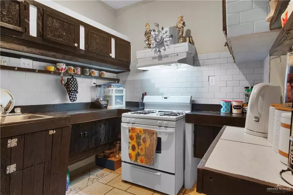 Kitchen - 815 San Miguel St, San Juan, TX 78589 photo 2 of 2