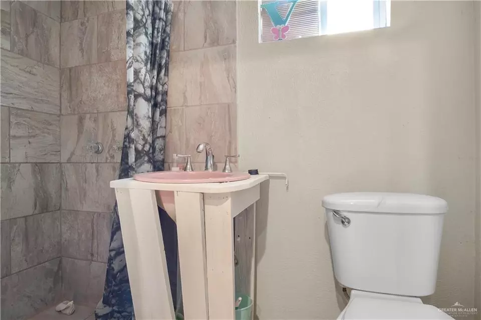 Bath - 815 San Miguel St, San Juan, TX 78589 photo 2 of 4