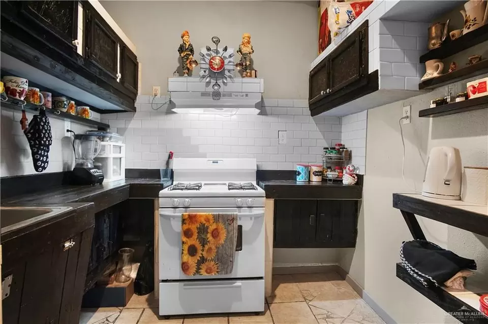 Kitchen - 815 San Miguel St, San Juan, TX 78589 photo 1 of 2