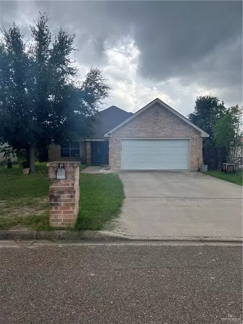 1222 E 2nd St, Mission, TX 78572