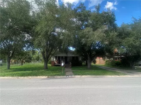 534 W Rodriguez Ave, Raymondville, TX 78580