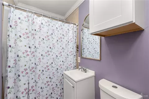 Bath - 118 J R Becerra Ave, Progreso, TX 78579 photo 1 of 2