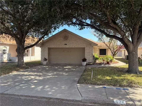 928 Katrin Dr, Alamo, TX 78516