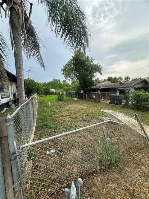 208 N Calle Juanita St, Edcouch, TX 78538
