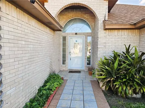 6561 Carolina Pine Dr, Brownsville, TX 78526
