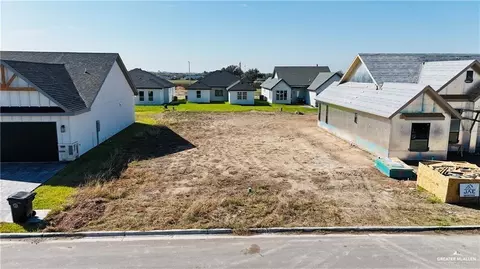911 Magnolia St, Mission, TX 78573