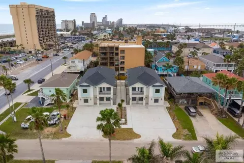 115 E Marlin St #D, South Padre Island, TX 78597