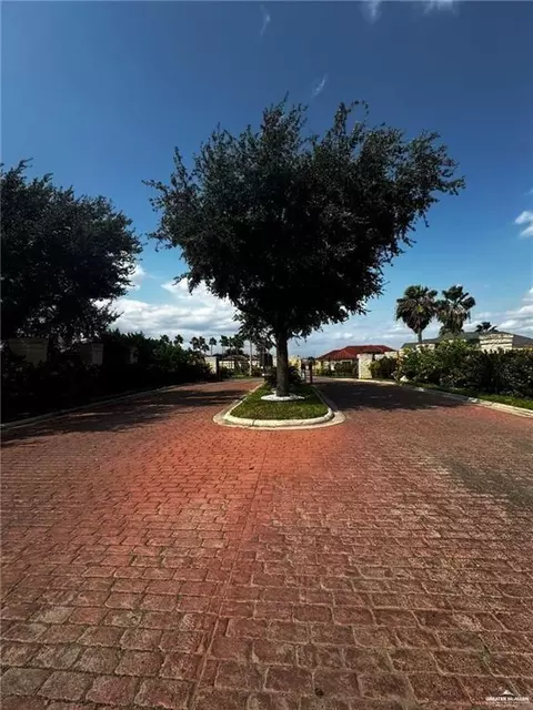 000 Senna Dr, Rio Grande City, TX 78582